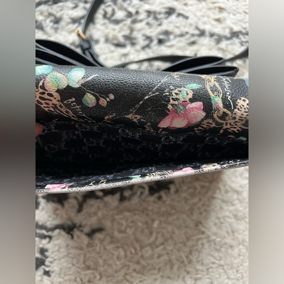 Vintage y2k Betsey Johnson Crossbody Bag with Bow & Adjustable Straps - Picture 5 of 8